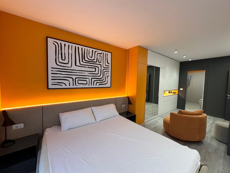Tirane, jepet me qera apartament 2+1+Ballkon Kati 4, 130 m² 900 € (Ish Fusha e Aviacionit)