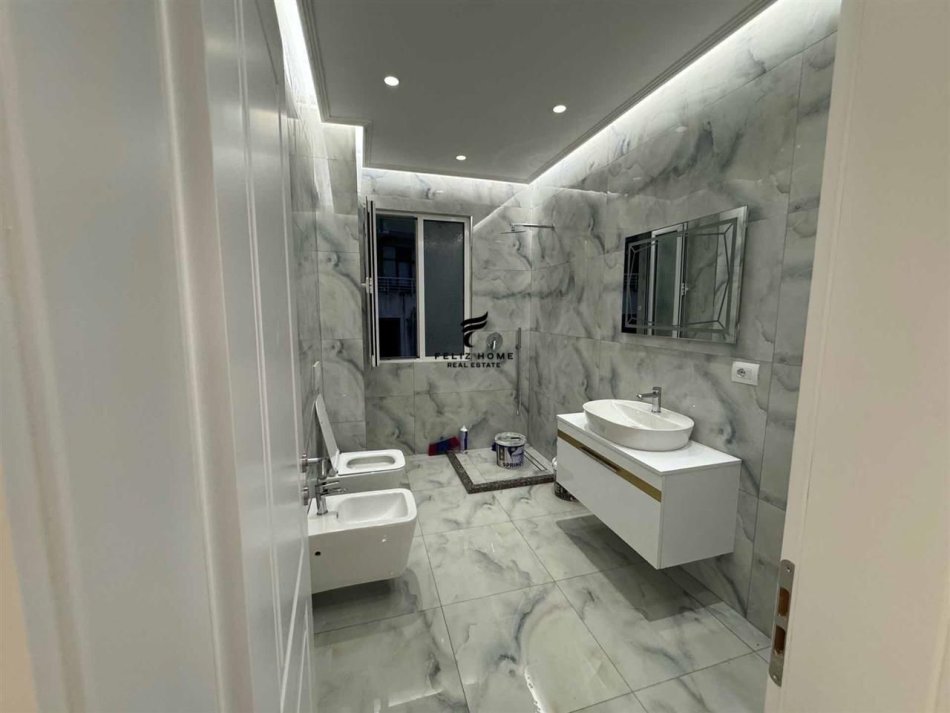 Tirane, shitet apartament 3+1 Kati 3, 145 m² 220.000 € (KOPSHTI ZOOLOGJIK)