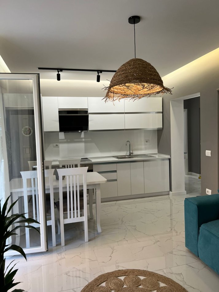 Tirane, jepet me qera apartament 2+1 , 70 m² 850€ (Myslym Shyri)