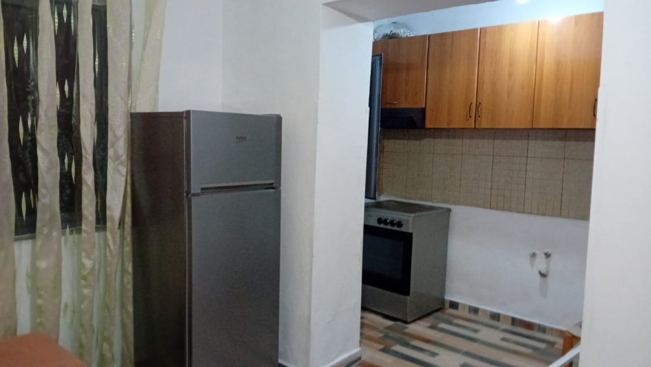 Tirane, jepet me qera apartament 2+1 Kati 1, 77 m² 400 € (ALLIAS)