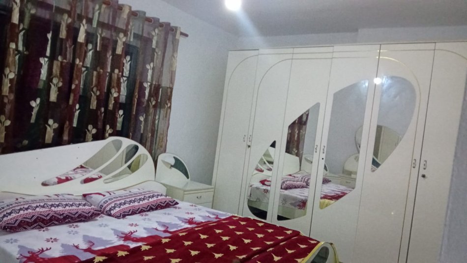 Tirane, jepet me qera apartament 2+1 Kati 1, 77 m² 400 € (ALLIAS)