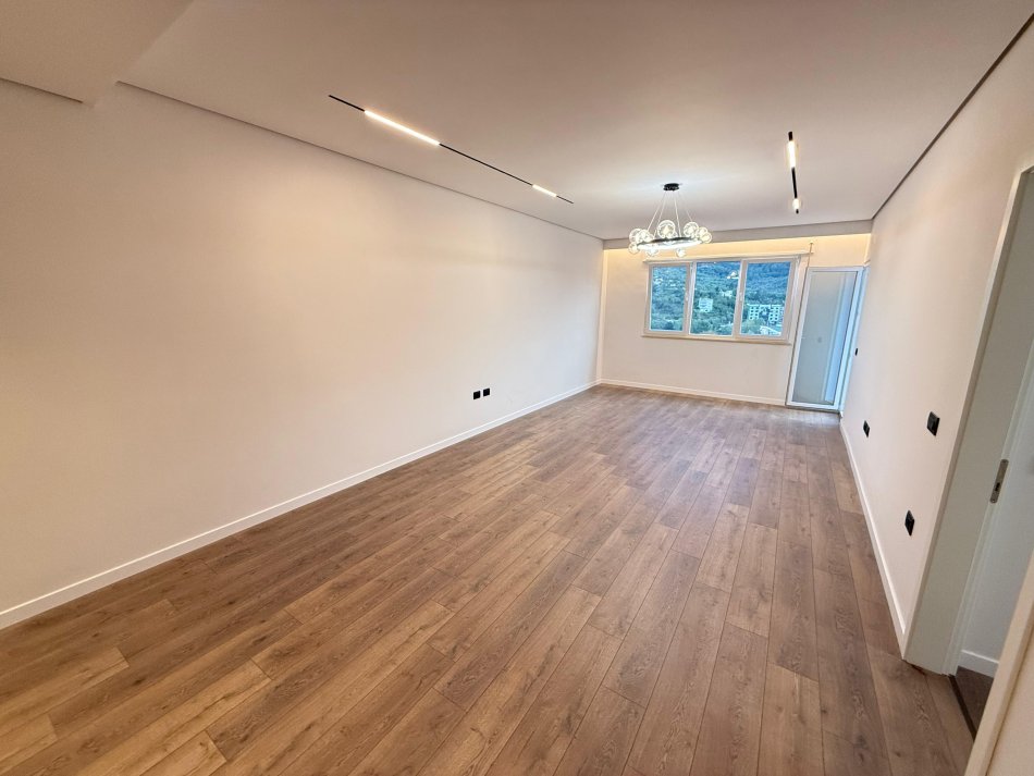 Shitet Apartament 2+1+2 tek (LIQENI I THATE , RRUGA HAMDI SINA)