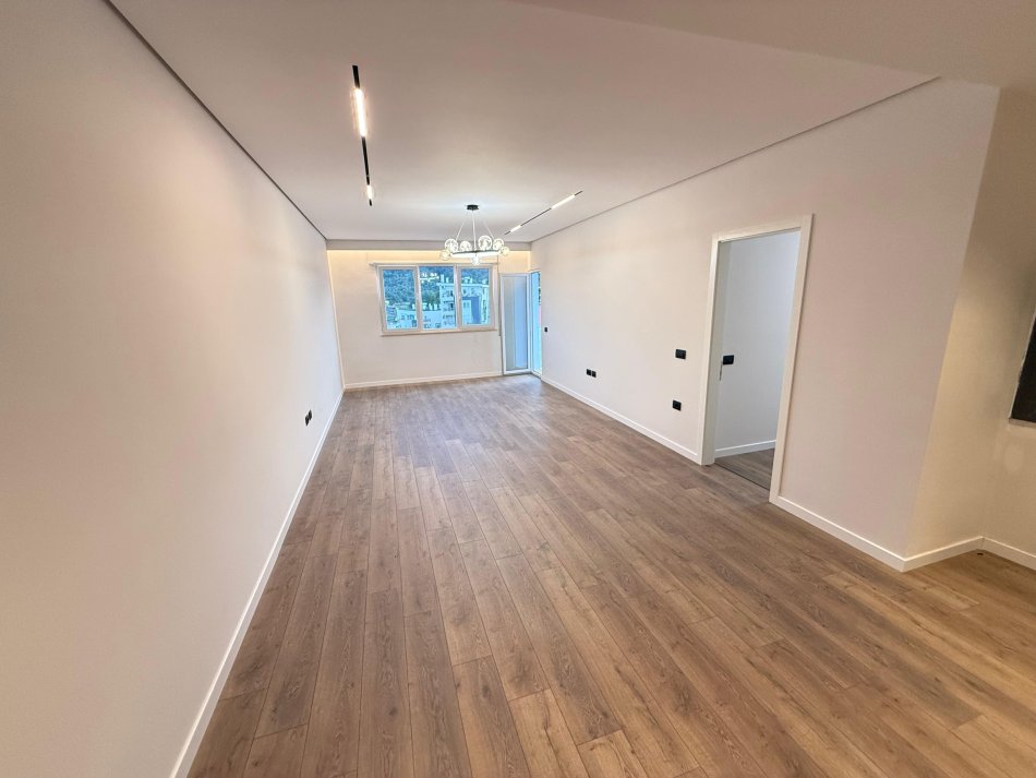 Shitet Apartament 2+1+2 tek (LIQENI I THATE , RRUGA HAMDI SINA)
