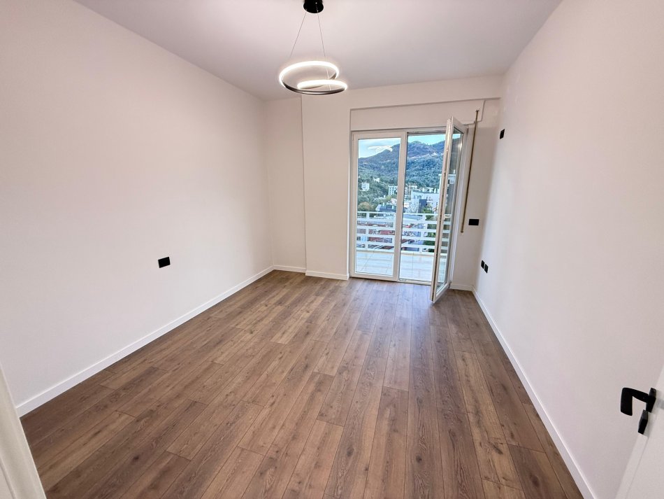 Shitet Apartament 2+1+2 tek (LIQENI I THATE , RRUGA HAMDI SINA)