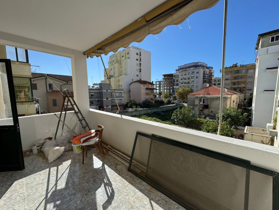 Durres, shitet apartament 2+1+Ballkon Kati 2, 84 m² 98.000 € (rruga Pavaresia)
