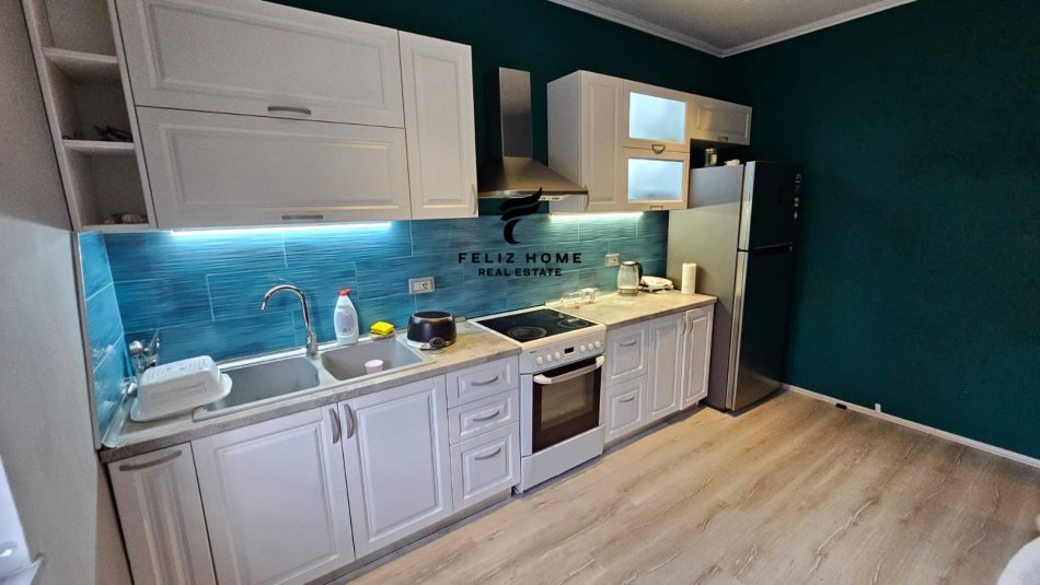 Tirane, jepet me qera apartament 1+1 Kati 2, 82 m² 550 € (21 DHJETORI)
