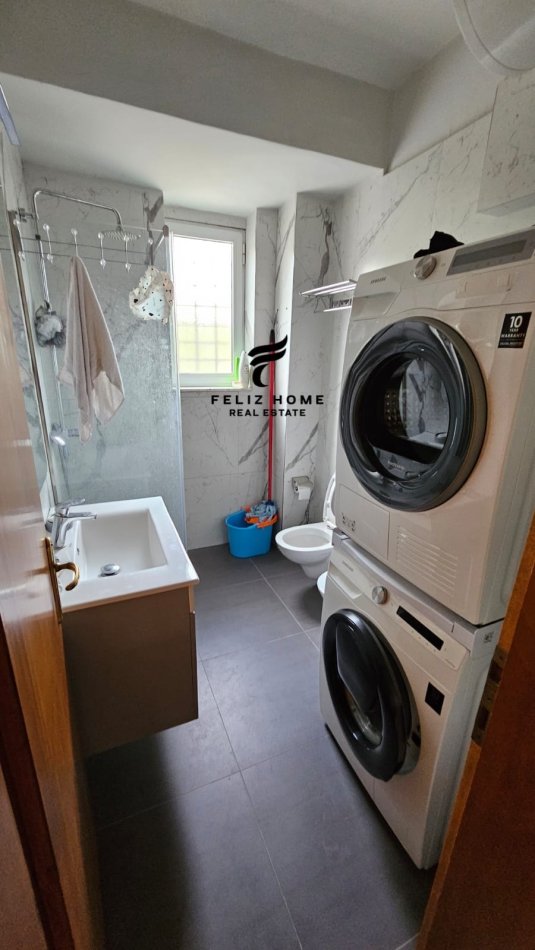 Tirane, jepet me qera apartament 1+1 Kati 2, 82 m² 550 € (21 DHJETORI)