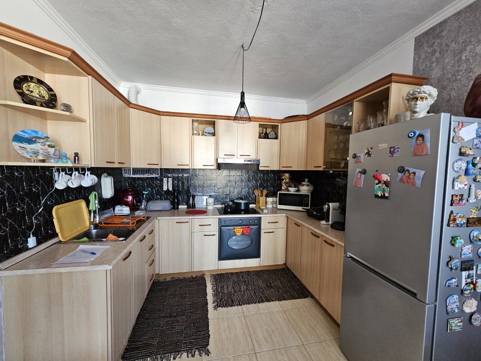 Tirane, jepet me qera apartament 1+1+Ballkon Kati 11, 80 m² 650 € (Rruga e Bogdaneve)