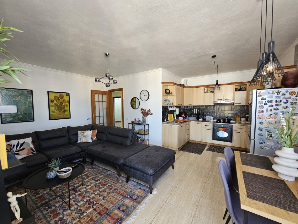 Tirane, jepet me qera apartament 1+1+Ballkon Kati 11, 80 m² 650 € (Rruga e Bogdaneve)