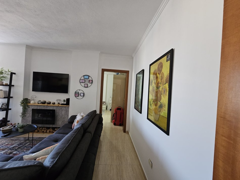 Tirane, jepet me qera apartament 1+1+Ballkon Kati 11, 80 m² 650 € (Rruga e Bogdaneve)