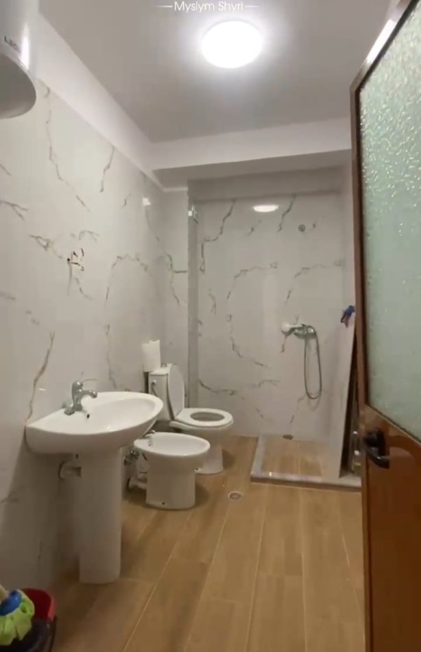 Tirane, shitet apartament 1+1+Ballkon Kati 5, 55 m² 90.000 € (rruga dibres, spitali amerikan 2)
