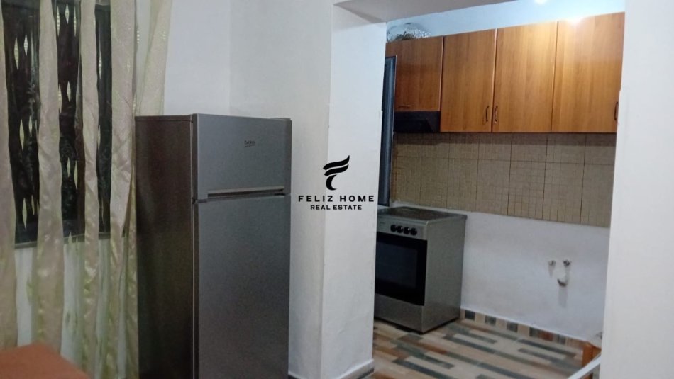Tirane, jepet me qera apartament 2+1 Kati 1, 76 m² 400 € (SHKOLLA E BASHKUAR)