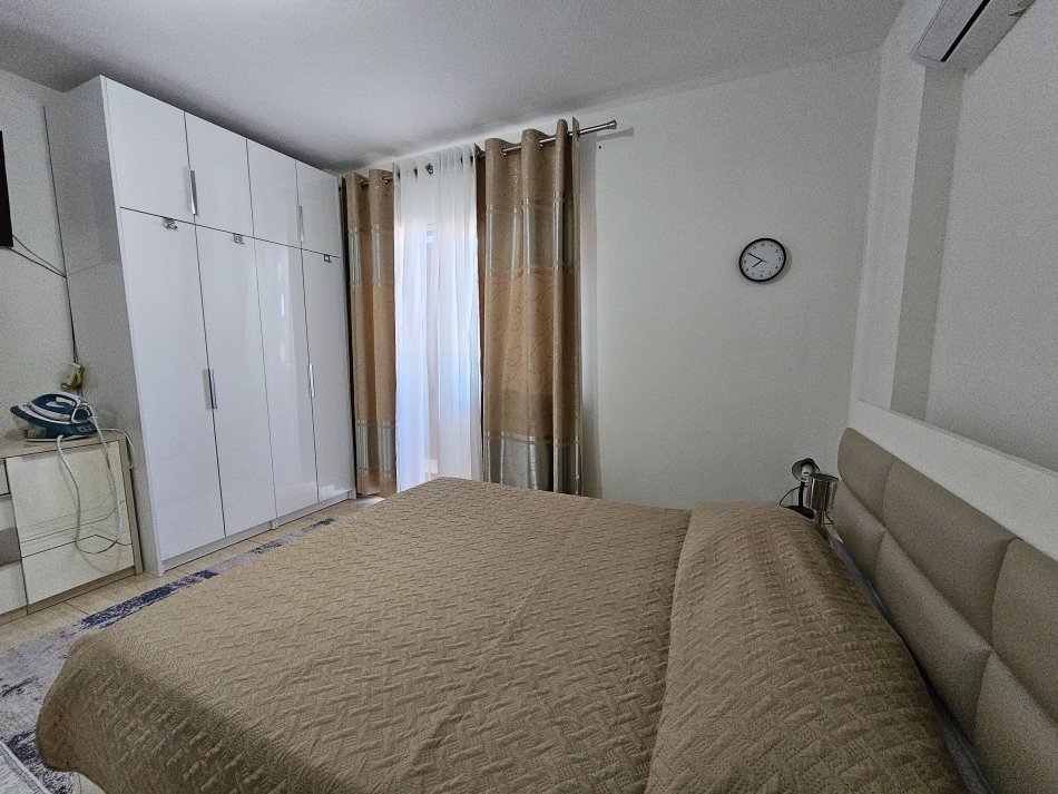 JEPET ME QERA APARTAMENT 1+1 ,  650 € (RRUGA BOGDANEVE)