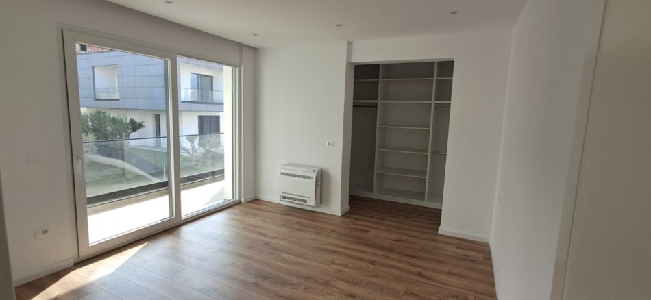 VILE 3KATESHE ME QERA "COLOMBO2"    3.500 € (TEG)
