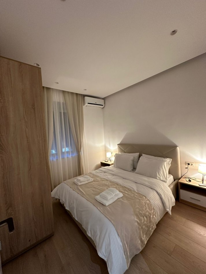 Tirane, jepet me qera 1+1 Kati 2, 50 m² 800 € (Blloku)
