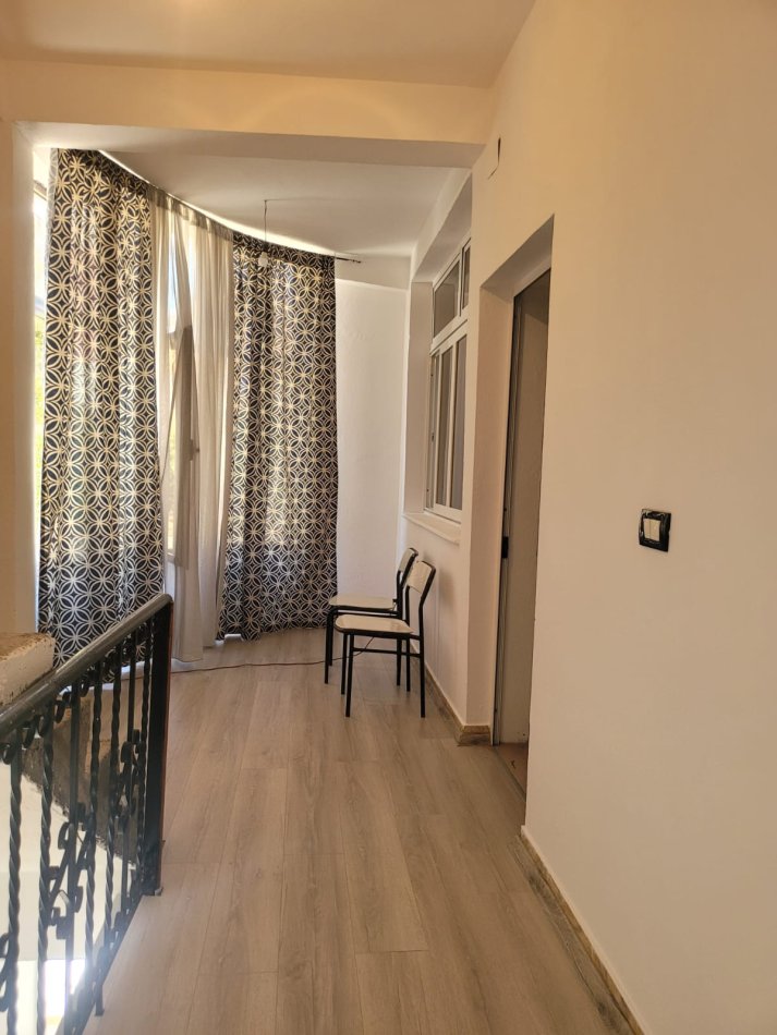 Tirane, jepet me qera shtepi 1+1 Kati 2, 160 m² 500 € (Materniteti i Ri)