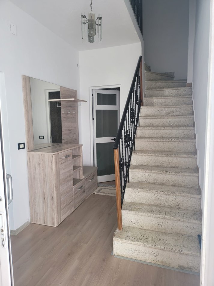 Tirane, jepet me qera shtepi 1+1 Kati 2, 160 m² 500 € (Materniteti i Ri)