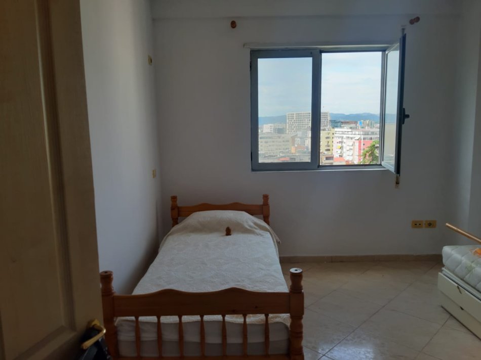 Tirane, Apartament 2+1 +2 per shitje Kati 8, 120 m² 600 € (Rruga Fortuzi)