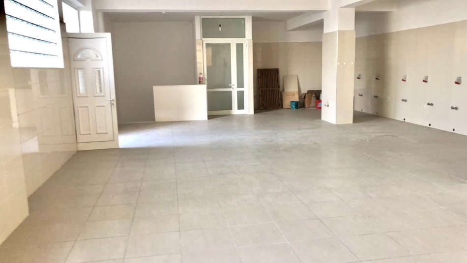 Shitet Ambient 2 Katesh | 396m2 |  - 📍Te Liqeni i Thatë Pas Radissonit | Me 2 hyrje ka vend për ashensor  ( 345.000€ )