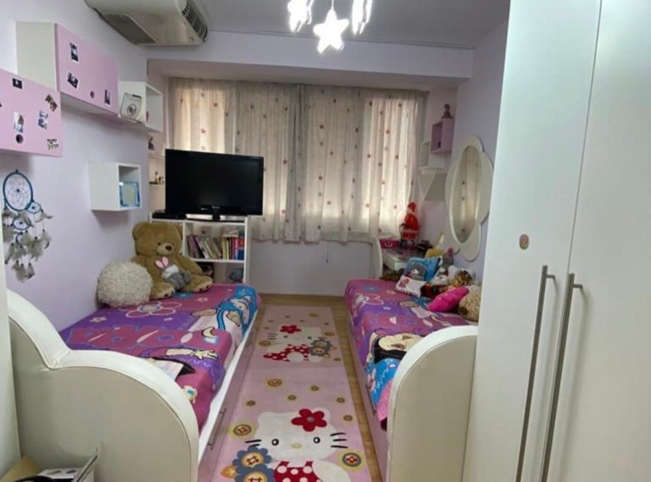 Durres, jepet me qera apartament+verande | Penthouse 3+1+Aneks+Ballkon Kati 8, 104 m² 700 € (Rruga e Re e Portit)