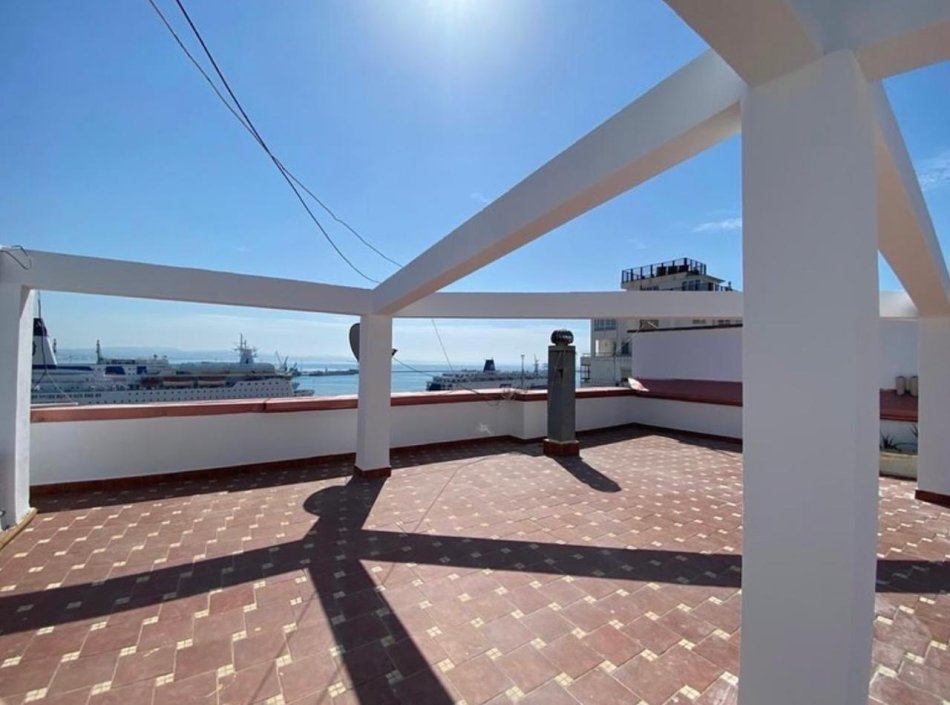 Durres, jepet me qera apartament+verande | Penthouse 3+1+Aneks+Ballkon Kati 8, 104 m² 700 € (Rruga e Re e Portit)