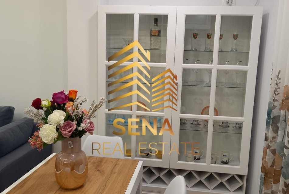 Tirane, jepet me qera apartament 1+1 Kati 4, 70 m² 700 € (Rruga Margarita Tutulani)