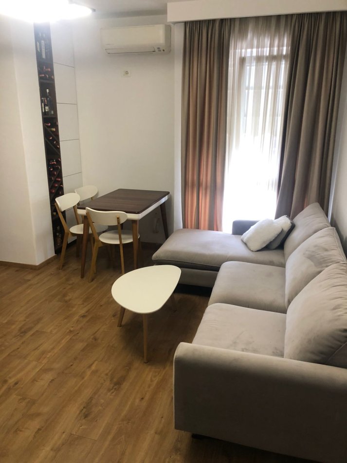 Tirane, jepet me qera apartament 1+1+Ballkon Kati 6, 58 m² 500 € 