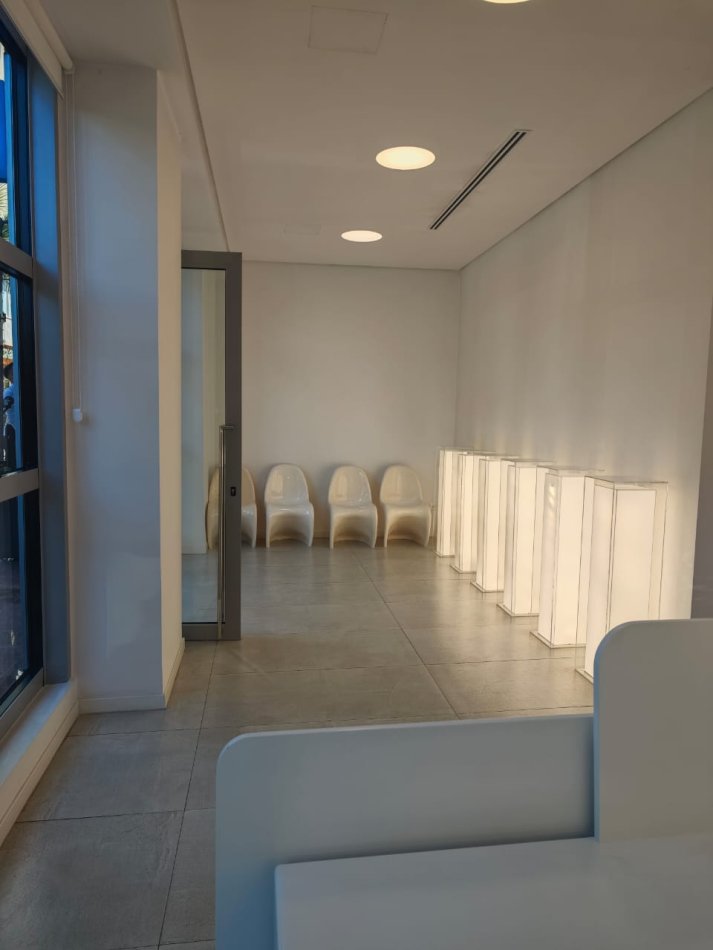 Tirane, Ambient biznesi me qira  Kati 0, 149 m² 3.580 € (Sky Tower)