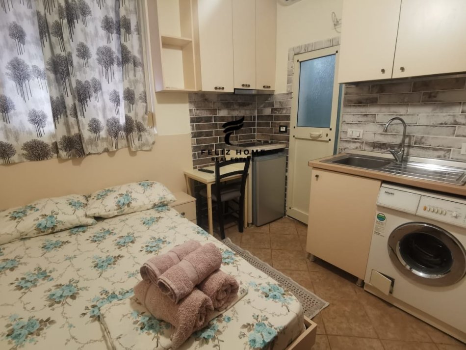 Tirane, jepet me qera garsonier 1+1 Kati 2, 30 m² 370 € (RRUGA 5 MAJI)