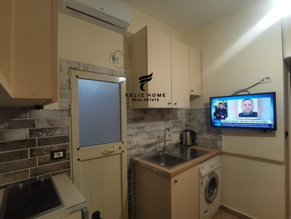 Tirane, jepet me qera garsonier 1+1 Kati 2, 30 m² 370 € (RRUGA 5 MAJI)