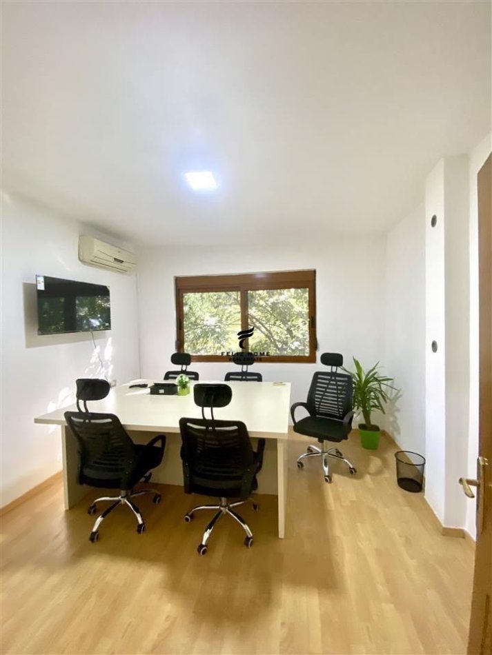 Tirane, jepet me qera zyre Kati 2, 160 m² 900 € (QENDER)