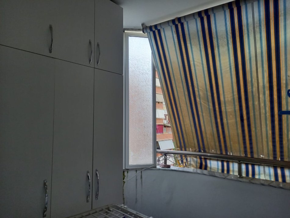 Tirane, jepet me qera 1+1 Kati 5, 450 € (Riza Ceroza)
