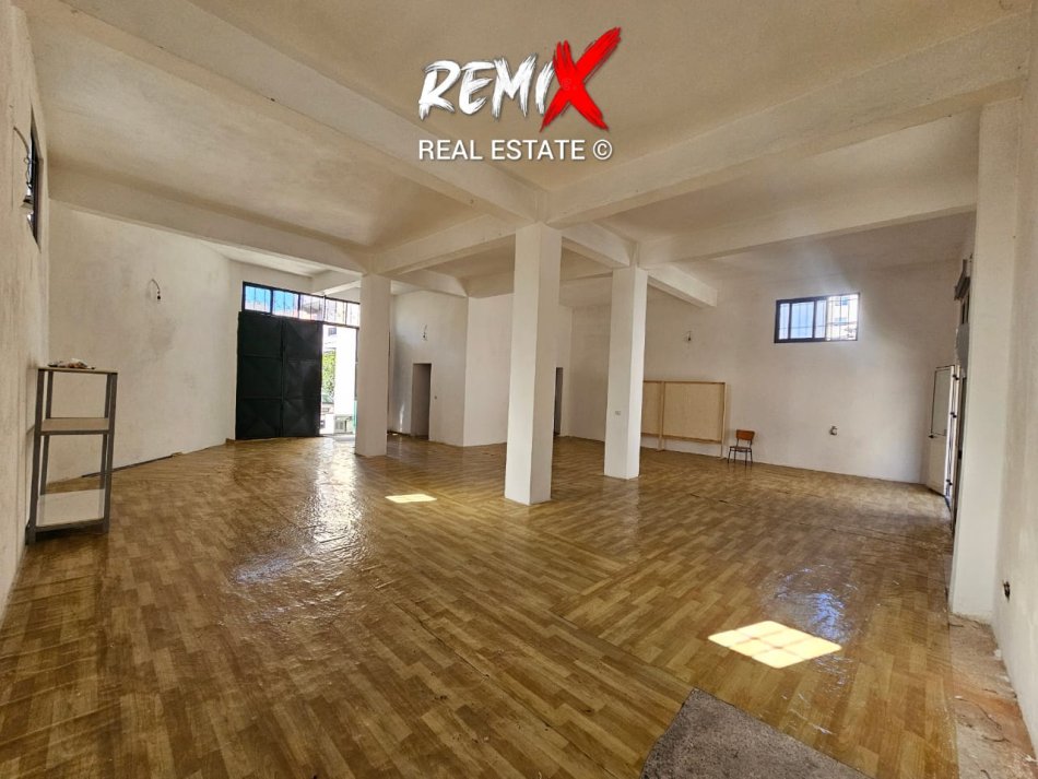 Durres, jepet me qera magazine Kati 1, 150 m² 300 €