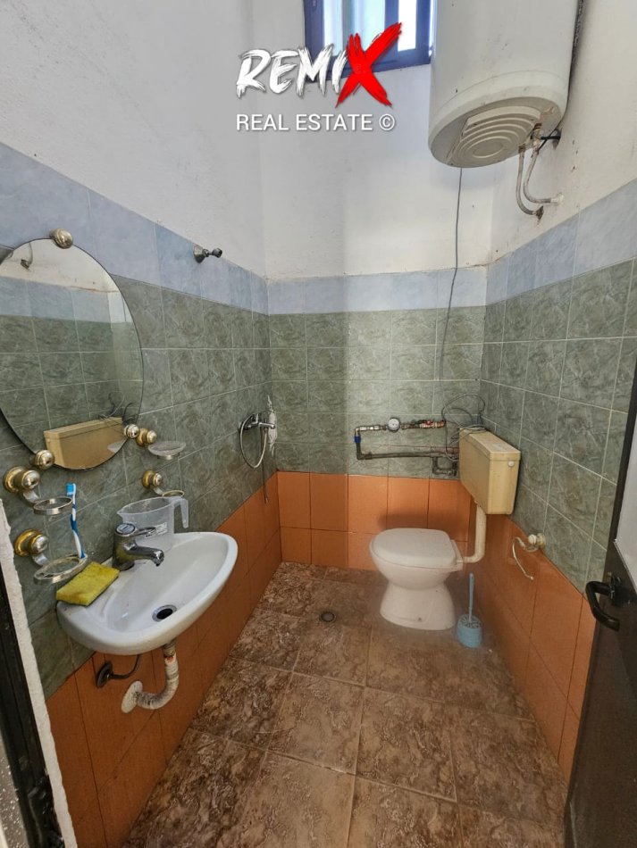 Durres, jepet me qera magazine Kati 1, 150 m² 300 €