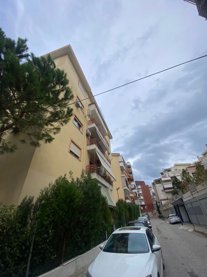Tirane, shitet apartament 2+1+Aneks+Ballkon Kati 1, 106 m² 137.000 € (RRUGA PETI LIQENI I THAT)