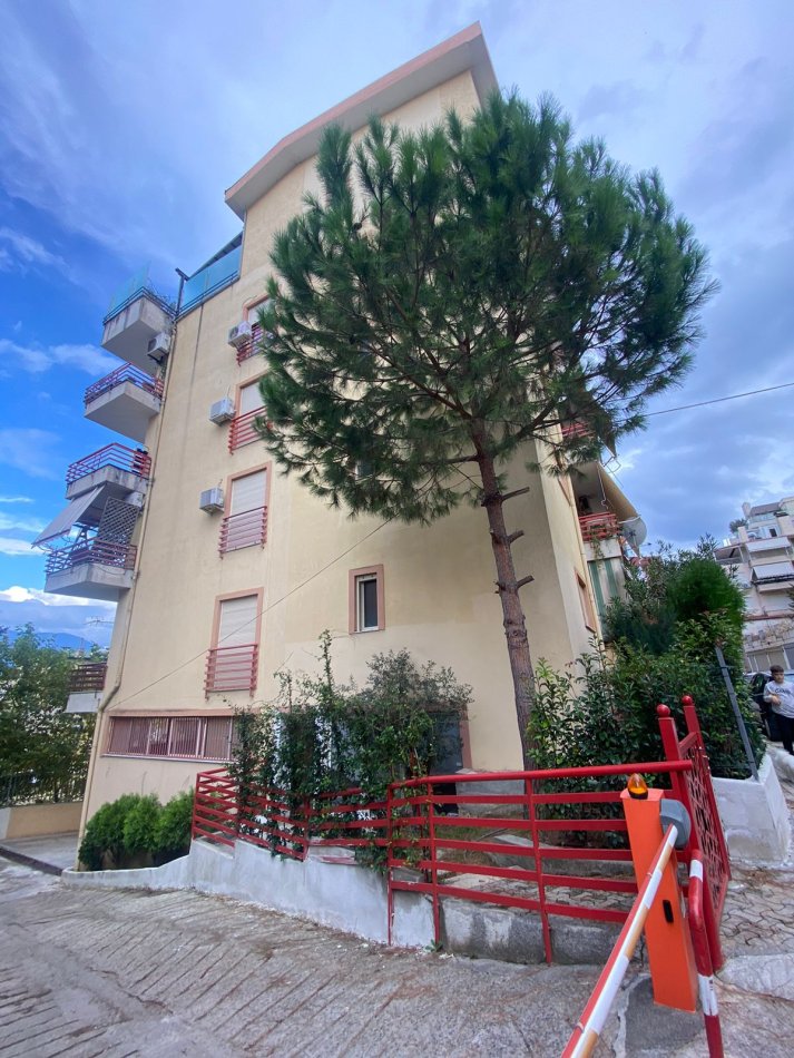 Tirane, shitet apartament 2+1+Aneks+Ballkon Kati 1, 106 m² 137.000 € (RRUGA PETI LIQENI I THAT)