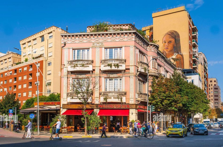 Cmim ofertë🔥 - Shitet: 3+1+2wc & 2Depo ( QENDER, Sheshi Skenderbej, - Galeria, brenda ) k7, pllt i Ri ( 355.000 Euro )