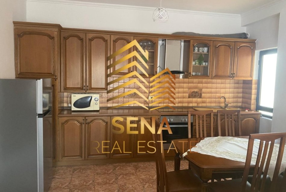 Tirane, jepet me qera apartament 2+1+Ballkon Kati 6, 95 m² 500 € (Rruga e Kavajes)