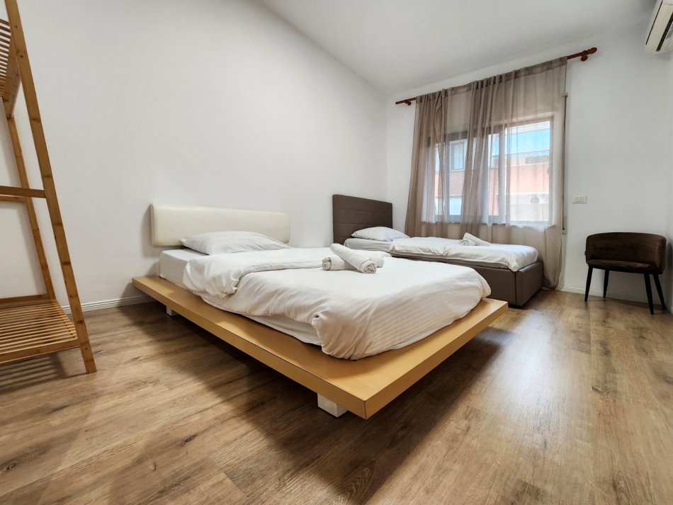 Cmim ofertë🔥 - Shitet: 3+1+2wc & 2Depo ( QENDER, Sheshi Skenderbej, - Galeria, brenda ) 355.000€ - k7, pllt i Ri - ( LOCATIONI ME TOP NE TIRANE)