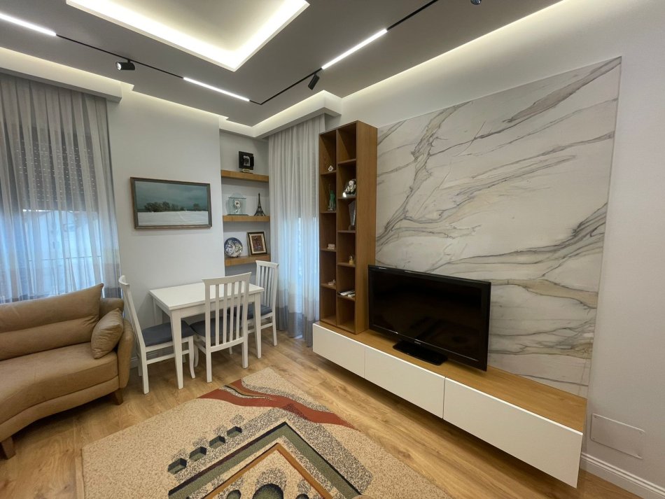 Tirane, jepet me qera apartament 1+1 Kati 6, 65 m² 650 € (Ish Stacioni i Trenit)