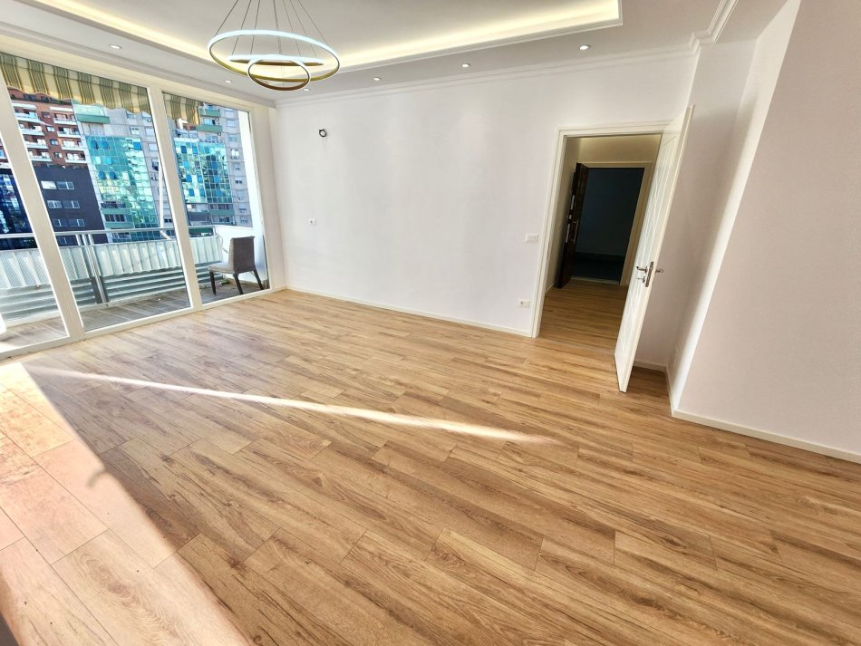 Shitet: 2+1+2wc & Ballkon 📍Zogu Zi * Ring Center, 100% i Rinovuar  - Location Perfekt ( 209,000€ )