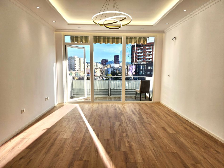 Shitet: 2+1+2wc & Ballkon 📍Zogu Zi * Ring Center, 100% i Rinovuar  - Location Perfekt ( 209,000€ )