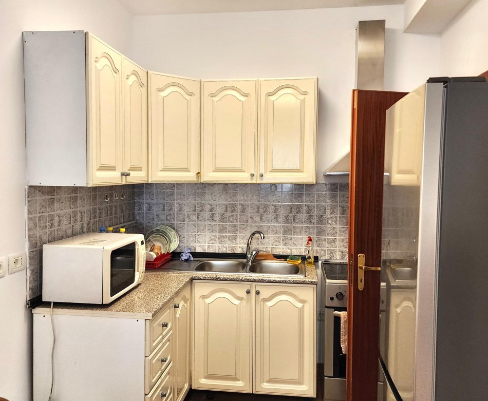 Me Qira: Ambient per Zyra | 145m2 | 📍 në Bllok - Ngjitur me Librin Universitar |  Vesa Center - Pamje nga Air Albania & Coin (900€/Muaj NETO )