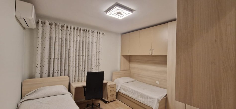 Tirane, jap me qera apartament 2+1 Kati 7, 122 m² 850 € (Bulevardi Zhan Dark)