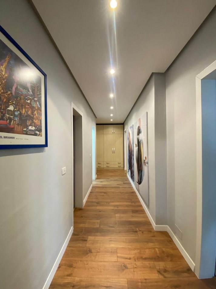 Tirane, jepet me qera apartament 2+1 Kati 13, 125 m² 990 € (Ekspozita Shqiperia Sot)
