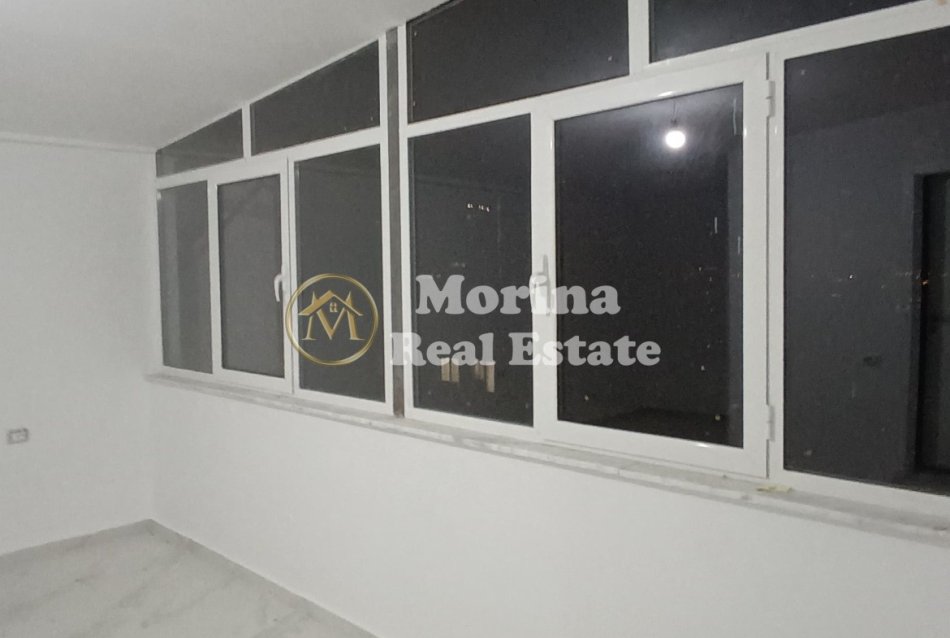 Tirane, jepet me qera apartament 3+1 Kati 6, 140 m² 400 € (Fresku)