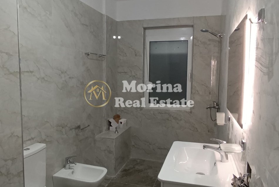 Tirane, jepet me qera apartament 3+1 Kati 6, 140 m² 400 € (Fresku)