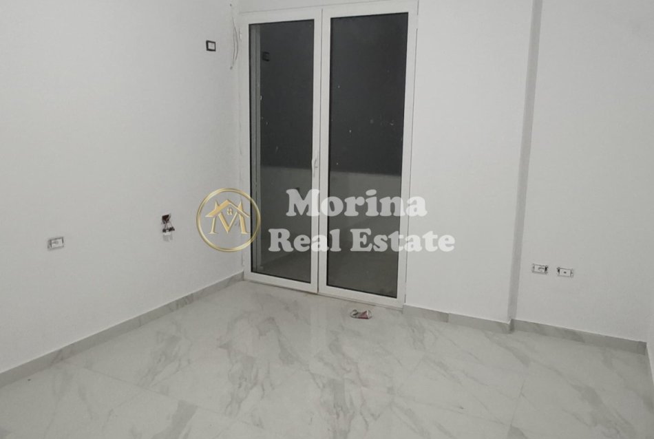 Tirane, jepet me qera apartament 3+1 Kati 6, 140 m² 400 € (Fresku)