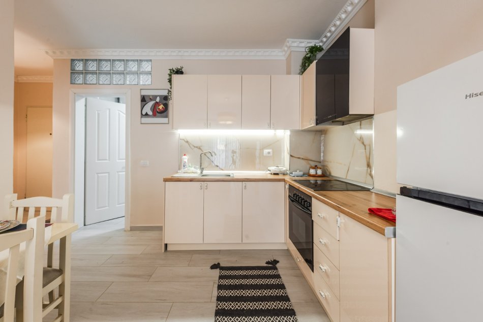 Durres, jepet me qera apartament 1+1+Aneks+Ballkon Kati 4, 70 m² 500 € (Qerret)