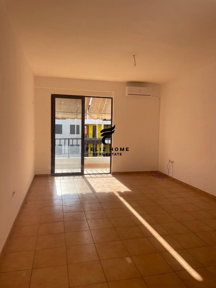 Tirane, jepet me qera apartament 2+1 Kati 8, 82 m² 350 € (YZBERISHT)